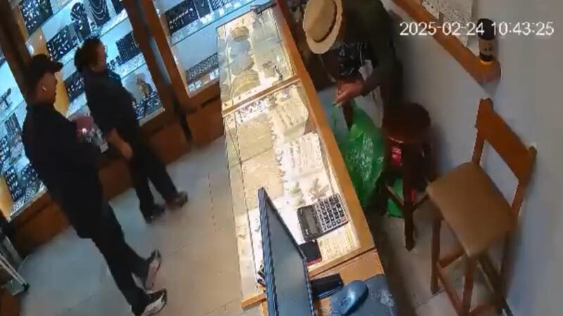 VIDEO: En menos de dos minutos asaltan joyería del Hotel Emporio, de Acapulco
