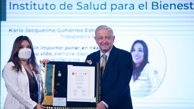 La Condecoración Miguel Hidalgo en Grado Banda se otorgó a médicos, enfermeras y personal médico en general