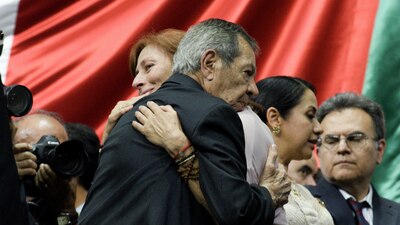 Muñoz Ledo fue respaldado en todo momento por la bancada de Morena, entre ellos Tatiana Clouthier