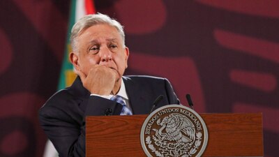López Obrador llamó a no olvidar que los institutos políticos son instrumentos de la democracia