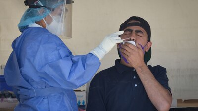 Mientras tanto, los casos activos estimados de la enfermedad COVID-19 aumentaron a 43 mil 573