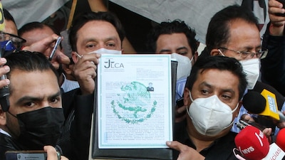 Los integrantes del Sindicato del Metro acudieron ante la Fiscalía de la Ciudad de México