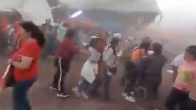 En redes circulan videos del momento en que se vence la estructura que sostenía la lona