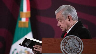 Bromeó con la posibilidad pedir a sus lectores que omitan las 'páginas prohibidas'