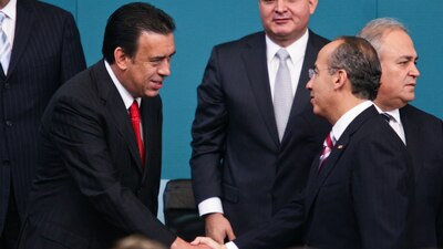 Una guerra de declaraciones ha llegado al grado de acusar de usurpador al expresidente panista