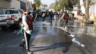 Comenzaron a brotar restos de carne, revueltas con grasa y desechos