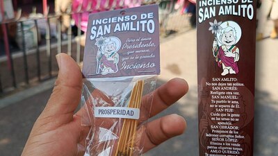 Así se venden los paquetes de inciensos para la prosperidad del pueblo
