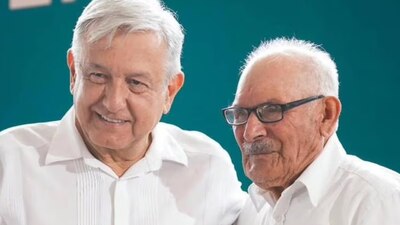 Andrés Manuel López Obrador con su padre, Andrés López Ramón
