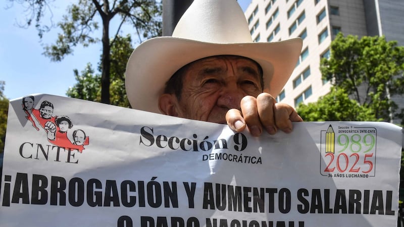 Maestros toman casetas en Tepotzotlán y Chalco... permiten libre paso