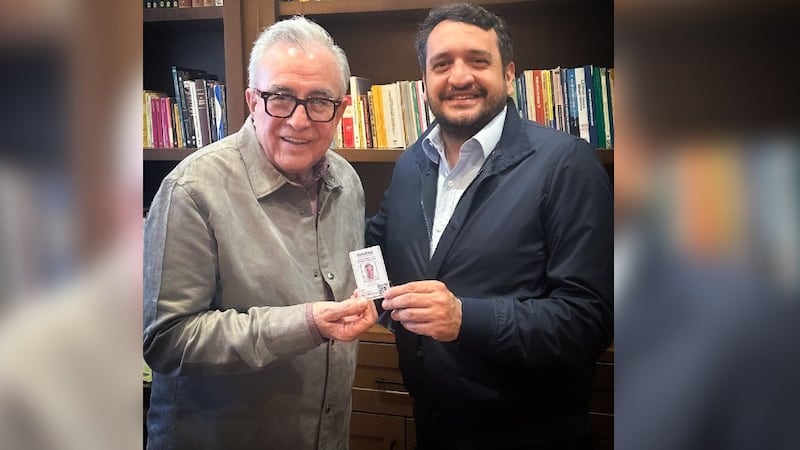 Rubén Rocha Moya se reúne con Andrés López Beltrán para reafirmar su afiliación a Morena