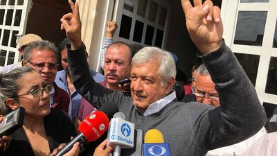 El aspirante de Morena regresó al ring electoral y respondió a las acusaciones en su contra