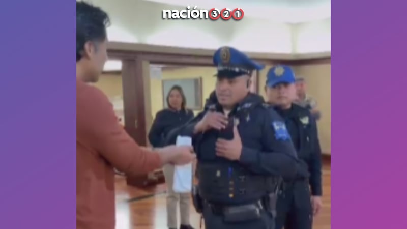 SEP despide a Marx Arriaga, director de materiales educativos; él acusa desalojo con policías