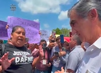 “Te prometo justicia, se va a aplicar la ley”: Américo Villarreal a abuela de Dafne Zapata