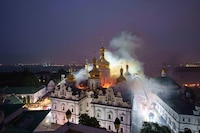 Rusia daña histórica catedral de Ucrania tras ataque con drones y deja 11 muertos