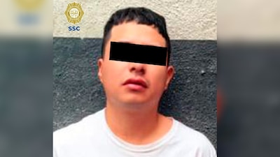 Los agentes le hallaron una bolsa de plástico con cristal y arma de fuego