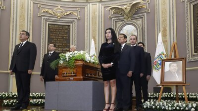 Integrantes del Congreso montaron guardia de honor al fallecido