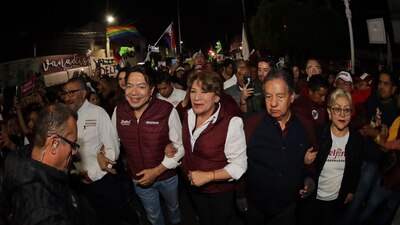 La morenista realizó una caminata acompañada de miles de militantes por el primer cuadro del municipio de Texcoco