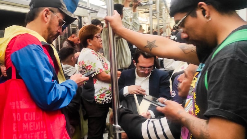 Autoridades capitalinas investigan 9 casos de ‘pinchazos’ en Metro y Metrobús