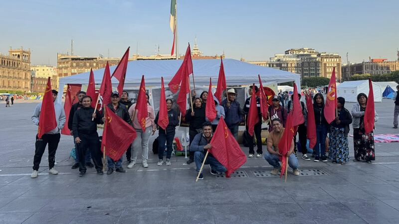 Maestros arriban al Zócalo capitalino y alistan megamarcha; aquí las rutas afectadas