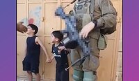 VIDEO: Soldados de las fuerzas israelíes detienen a dos pequeños niños palestinos