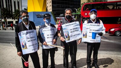 Es obligatorio que las y los adultos mayores hayan completado sus esquema de vacunación contra COVID-19