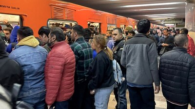 Los andenes se saturaron y la entrada a vagones se dificultó