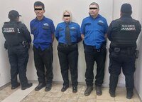 Detienen a guardias de un centro comercial que rociaron con gas pimienta a perrito