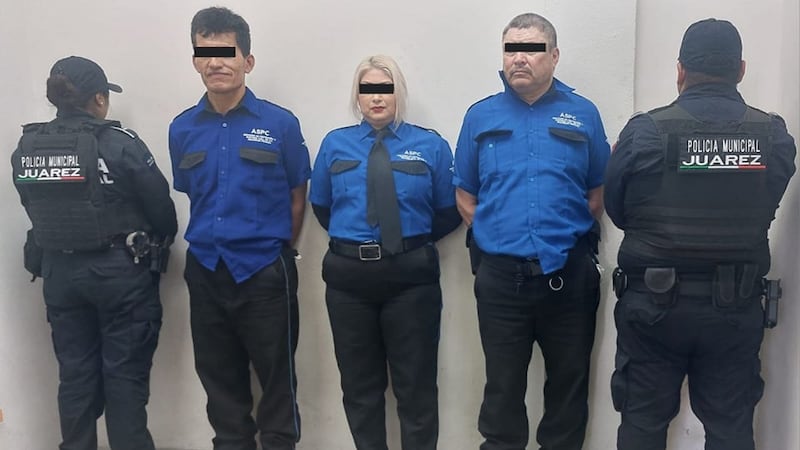 Detienen a guardias de un centro comercial que rociaron con gas pimienta a perrito