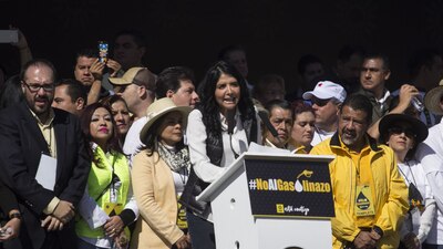 La presidenta del sol azteca encabezó un mitin en el Monumento a la Revolución.