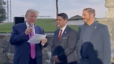 Además, aprovechó para felicitarlo por su película