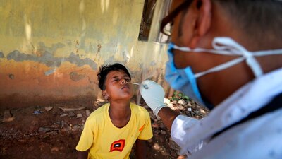 Los contagios de coronavirus bajaron en las dos ciudades más grandes del país