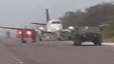 Una narcoavioneta aterrizó en plena carretera federal de Bacalar