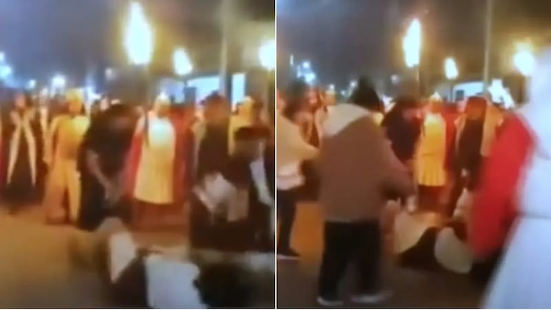 VIDEO: Suspenden Viacrucis en Xonacatlán, Edomex, por caída de actor que interpretaba a Jesús