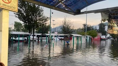 El paradero está totalmente inundado