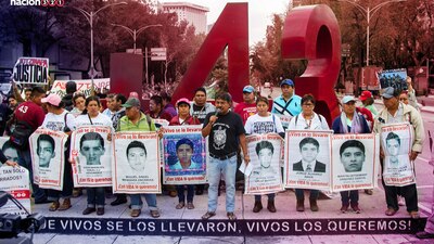 Familiares de los 43 normalistas de Ayotzinapa exigen que se haga justicia en el caso de la desaparición de los jóvenes