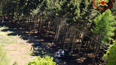 La escena tras la caída de un teleférico en la región de Piamonte en Italia, el 23 de mayo del 2021