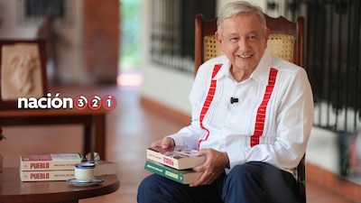 AMLO reaparece y presenta su libro