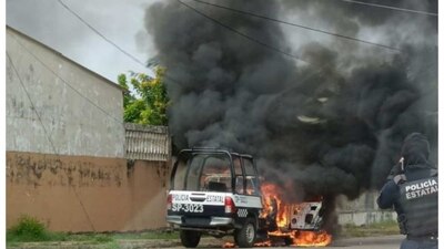 En Veracruz, unas personas atacaron un par de vehículos de la policía estatal