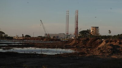 El mandatario promociona la refinería como un gran trabajo y con frecuencia muestra videos de su progreso