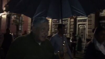 El presidente fue captado al salir de Palacio Nacional
