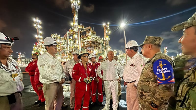 Pemex abre investigación tras incendio en la refinería de Dos Bocas