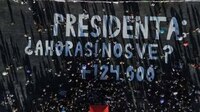 “Presidenta, ¿ahora sí nos ve?“: la pinta que marcó la velada del Zócalo