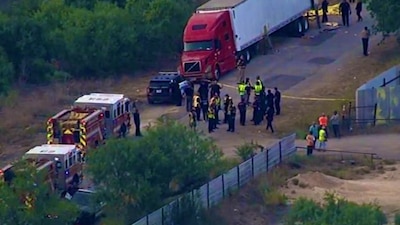 El conductor del tráiler que transportaba a los migrantes se hizo pasar como sobreviviente