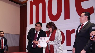 El senador con licencia compite por la gobernatura de Puebla con Morena