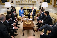 Trump incomoda a la primera ministra de Japón, Sanae Takaichi, con “chiste” sobre Pearl Harbor