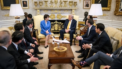 Trump bromea con la primera ministra de Japón por Pearl Harbor