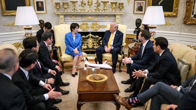 Trump incomoda a la primera ministra de Japón, Sanae Takaichi, con “chiste” sobre Pearl Harbor