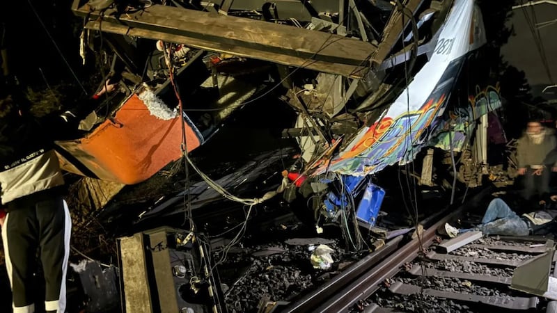 Tren se estrella en Barcelona, a 2 días de un letal choque ferroviario en España
