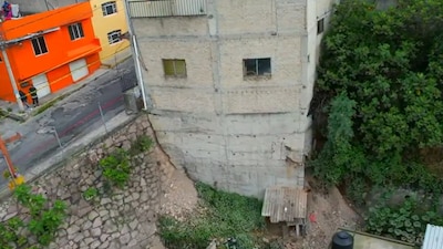La posibilidad de que el edificio colapse provocó el desalojo de 20 familias