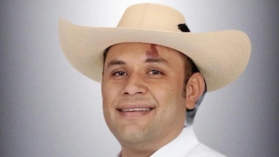 Ganó el ayuntamiento con las siglas del PRI, pero después se cambió a Morena